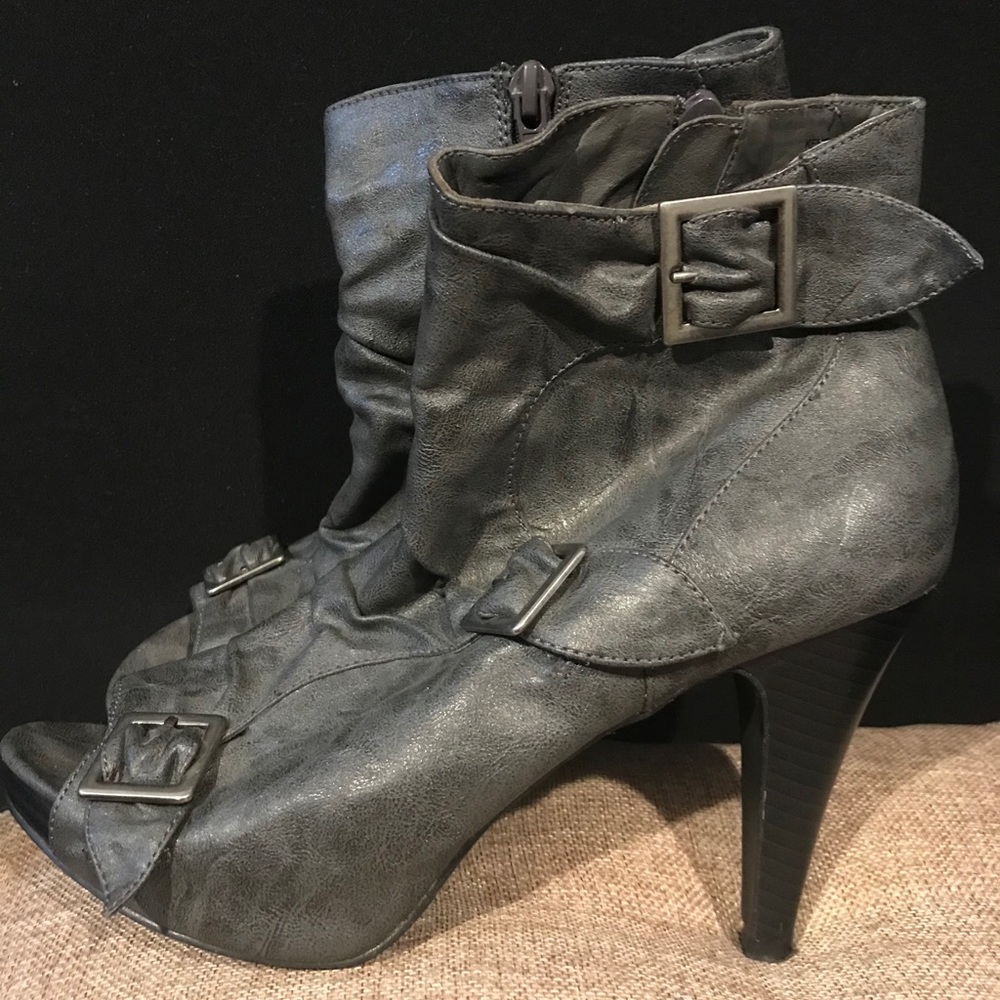 Like new women’s booties